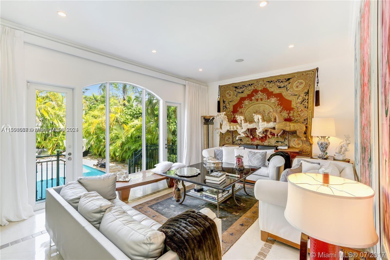 TROPICAL ISLE HOMES - Residential