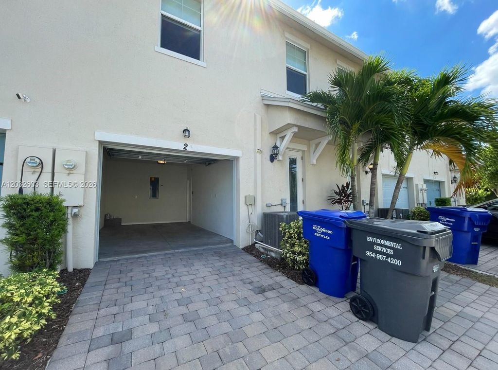 Photo of 4920 Eucalyptus Dr #2, Hollywood, FL 33021 (MLS # A12032603)