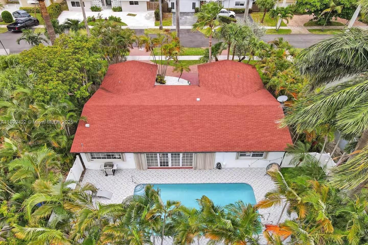 COUNTRY CLUB HOMES - Residential Lease