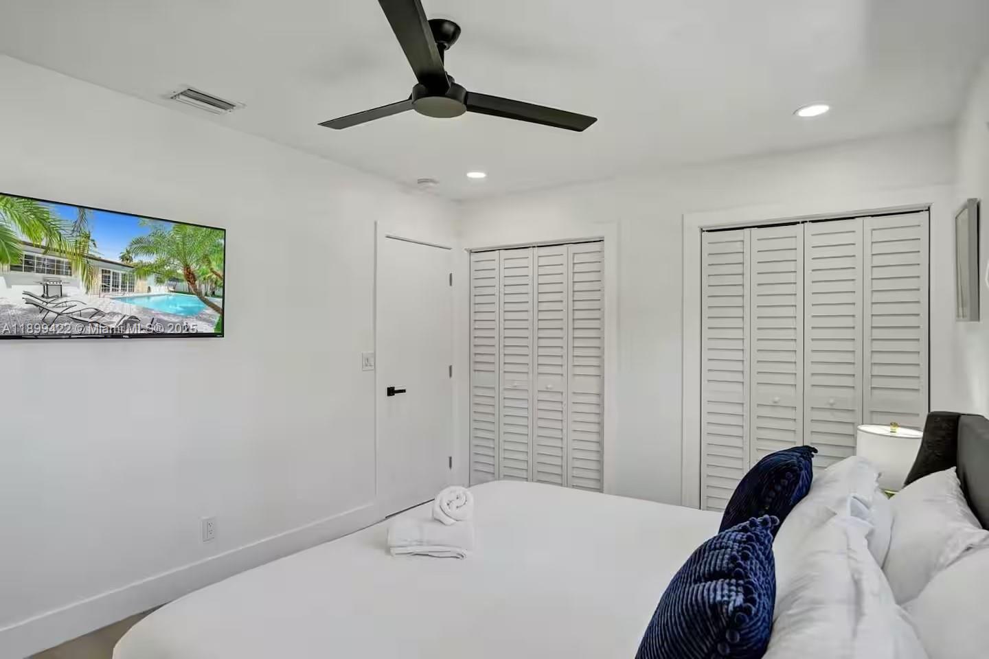 COUNTRY CLUB HOMES - Residential Lease