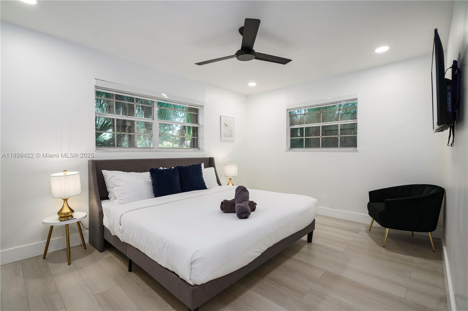 COUNTRY CLUB HOMES - Residential Lease