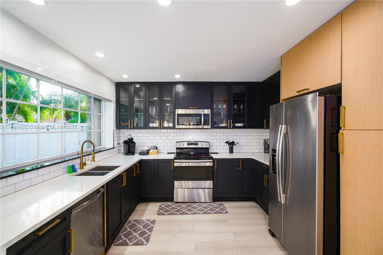 COUNTRY CLUB HOMES - Residential Lease