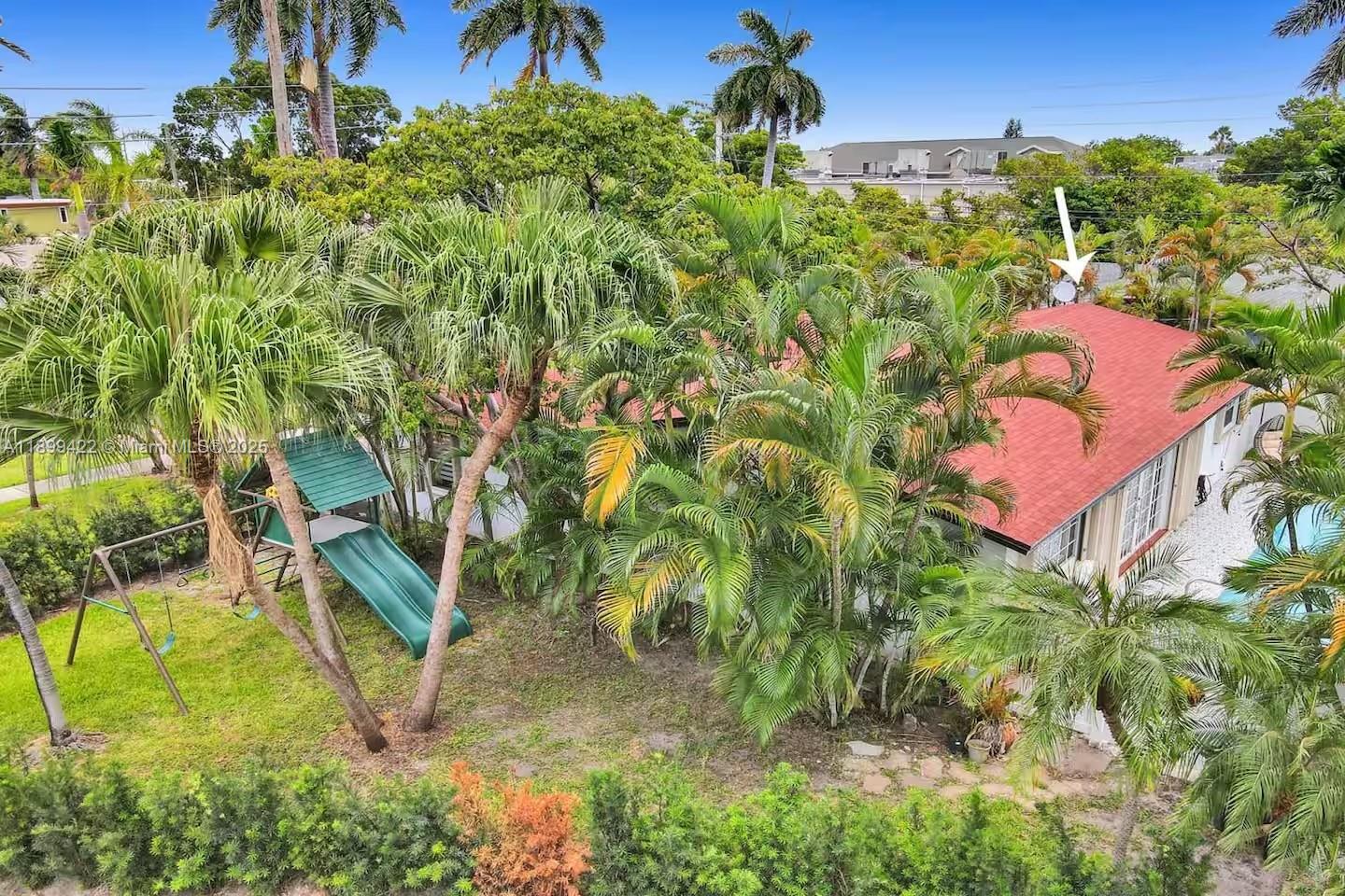 COUNTRY CLUB HOMES - Residential Lease