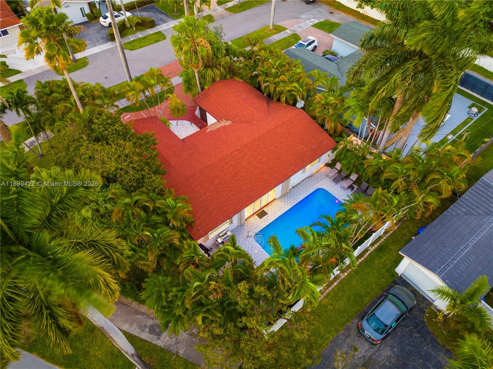 COUNTRY CLUB HOMES - Residential Lease