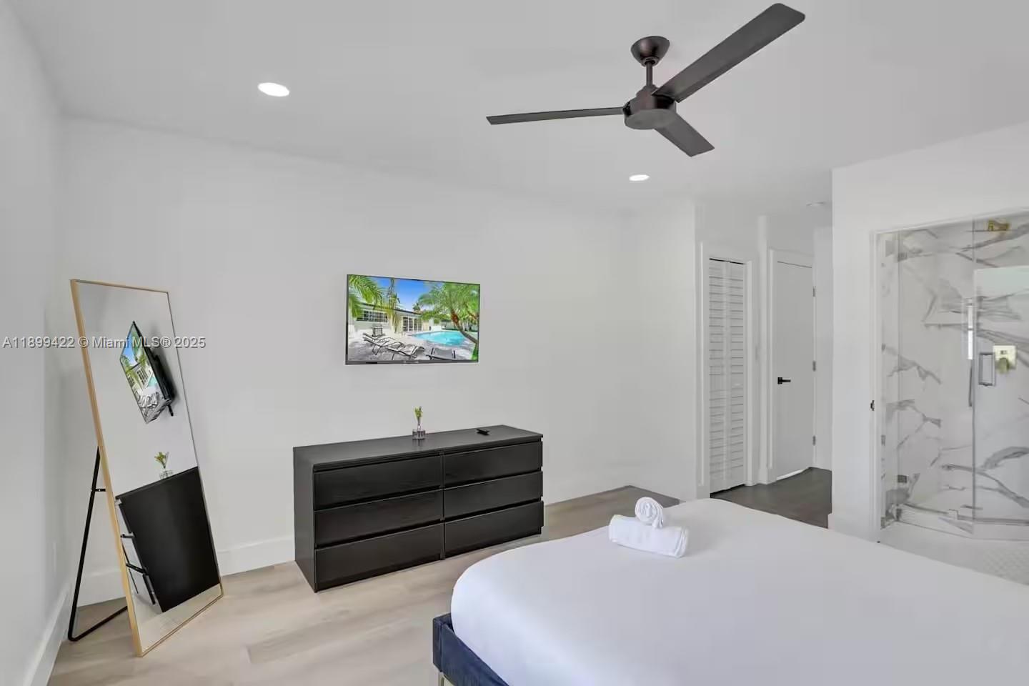 COUNTRY CLUB HOMES - Residential Lease