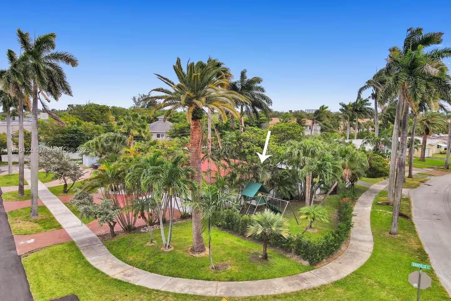 COUNTRY CLUB HOMES - Residential Lease