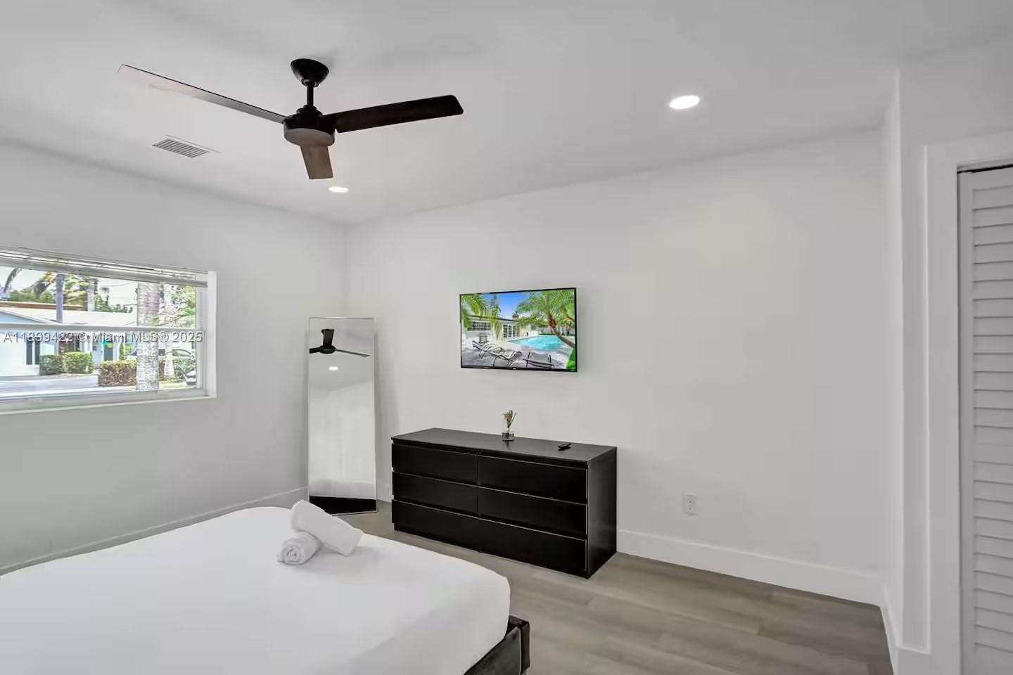 COUNTRY CLUB HOMES - Residential Lease