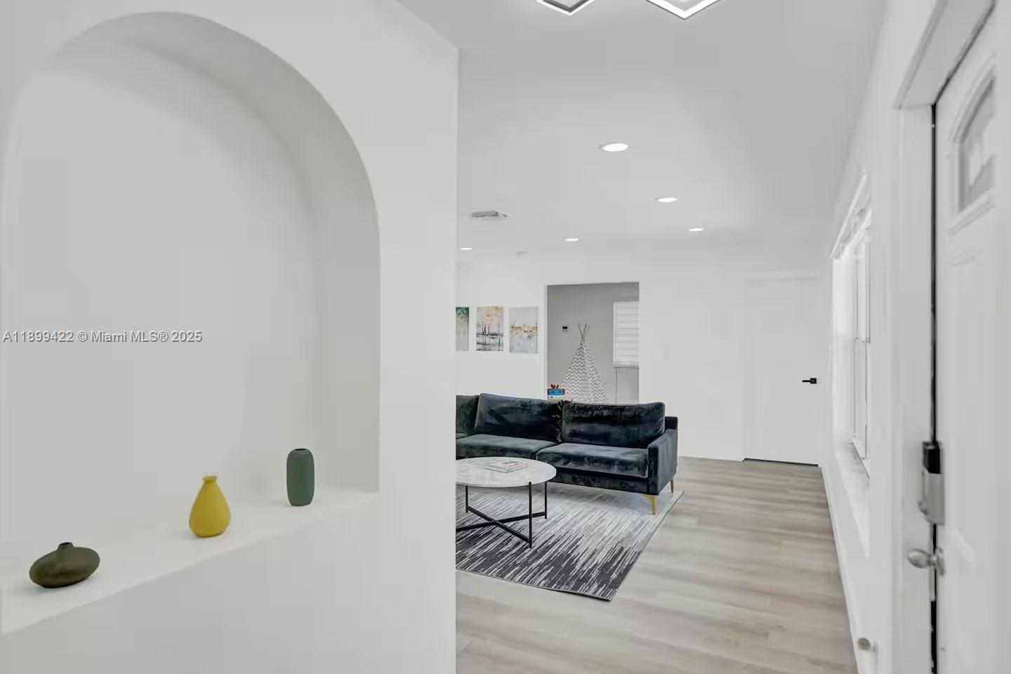 COUNTRY CLUB HOMES - Residential Lease