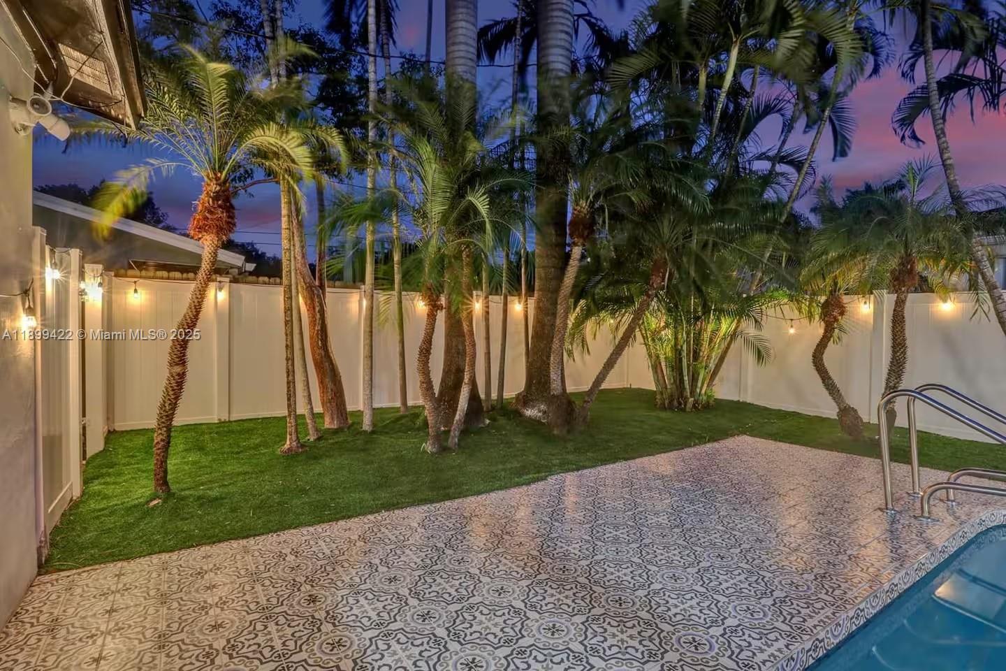 COUNTRY CLUB HOMES - Residential Lease