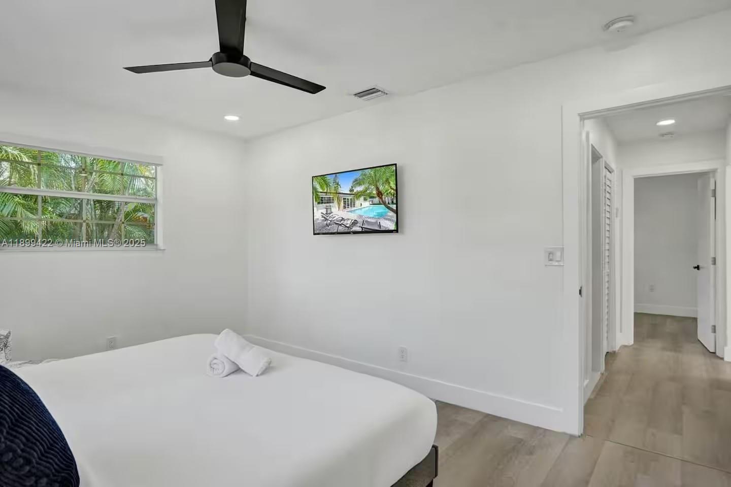 COUNTRY CLUB HOMES - Residential Lease