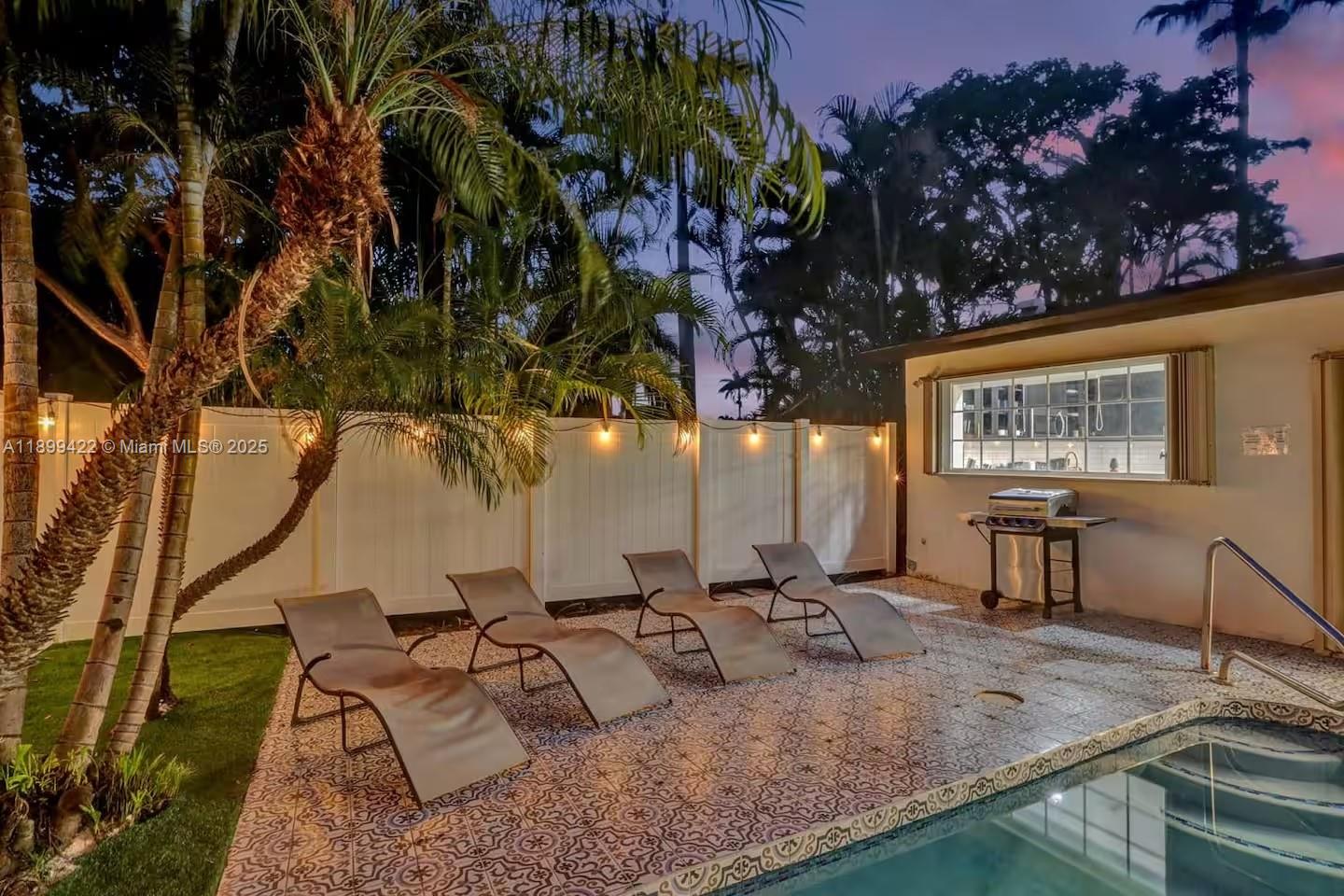 COUNTRY CLUB HOMES - Residential Lease