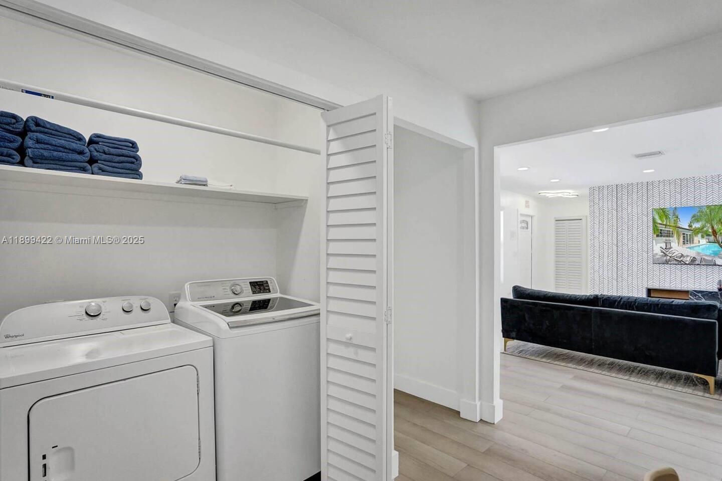 COUNTRY CLUB HOMES - Residential Lease