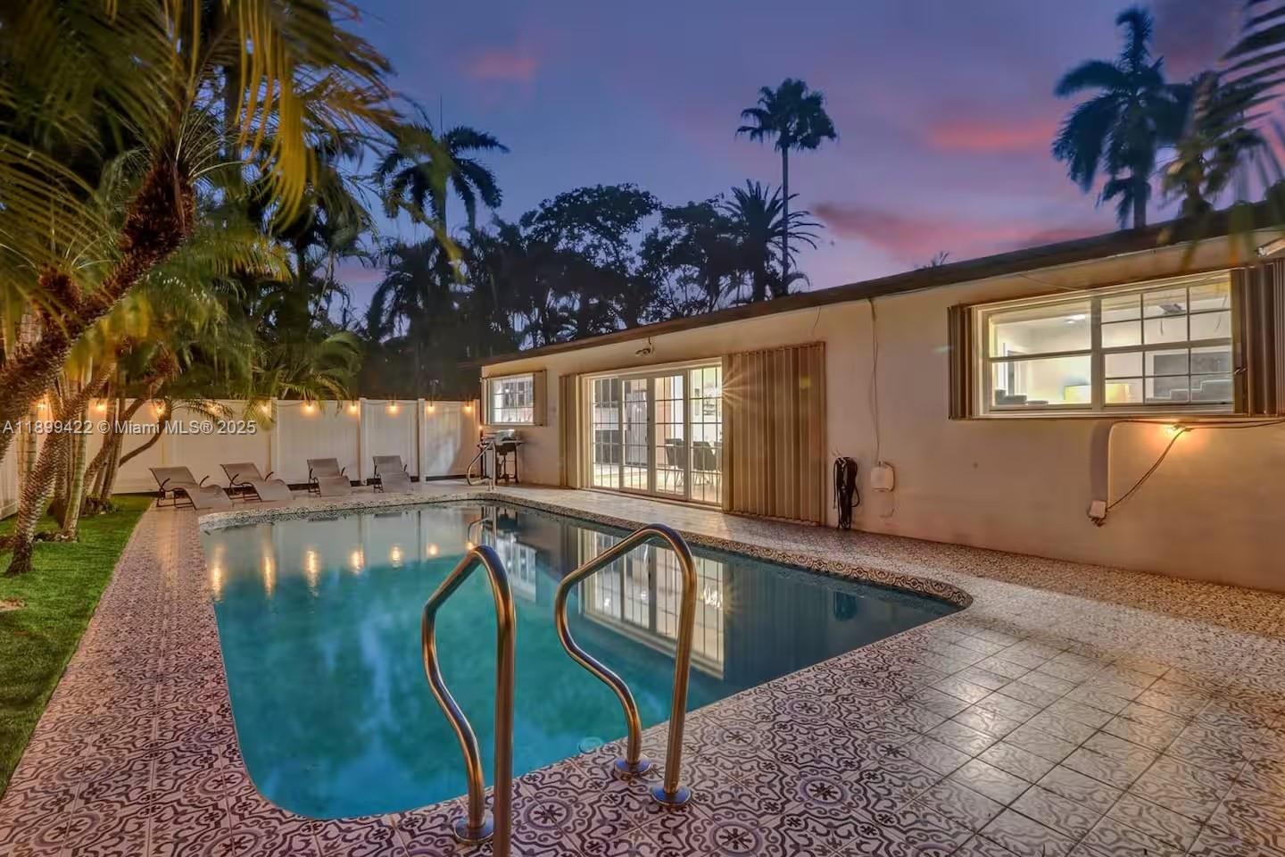 COUNTRY CLUB HOMES - Residential Lease