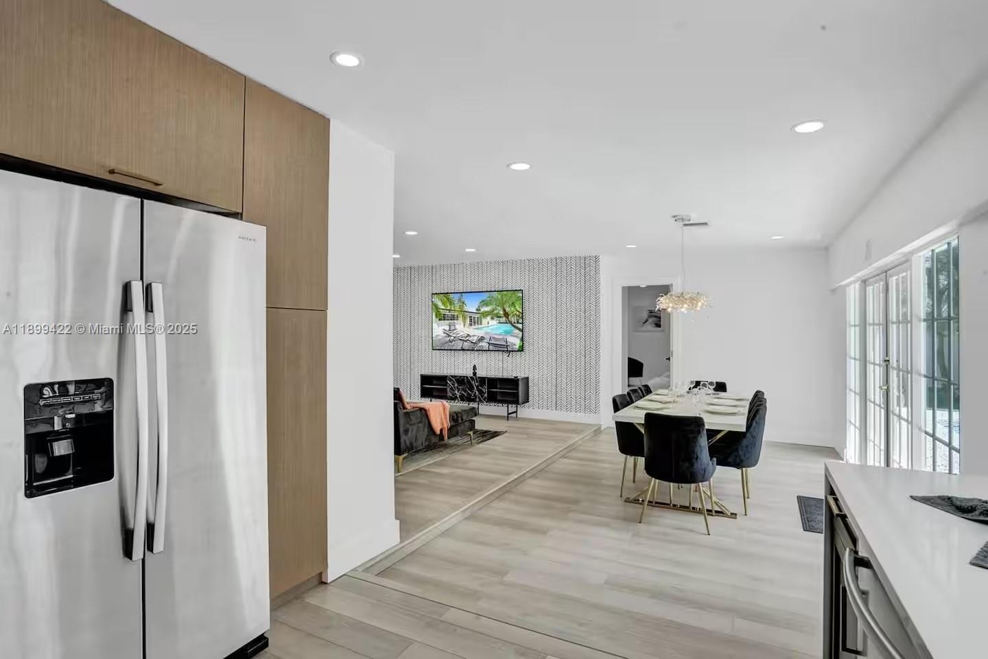 COUNTRY CLUB HOMES - Residential Lease