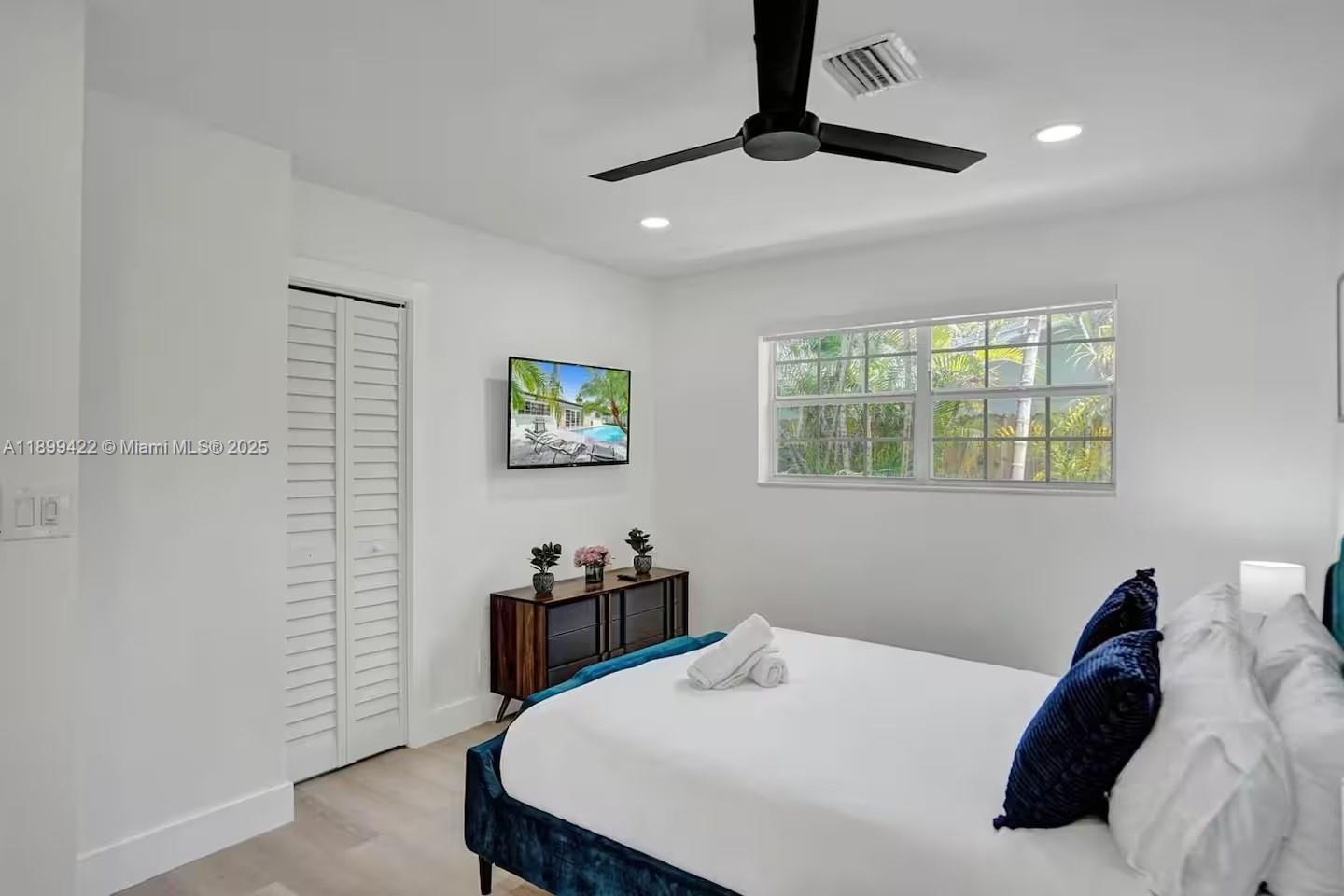 COUNTRY CLUB HOMES - Residential Lease