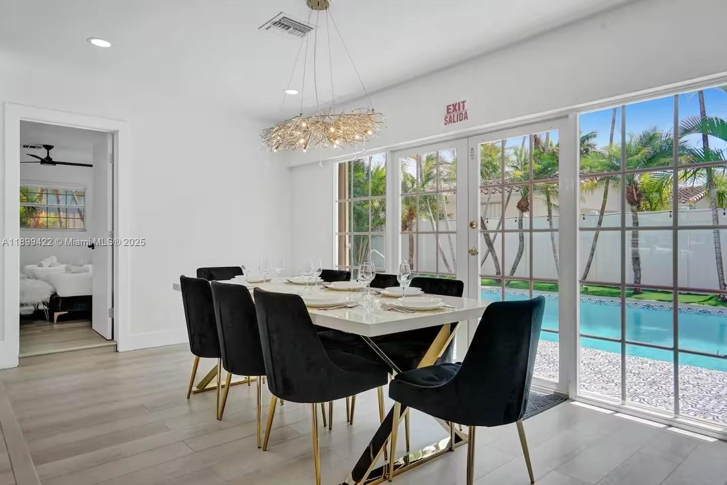 COUNTRY CLUB HOMES - Residential Lease