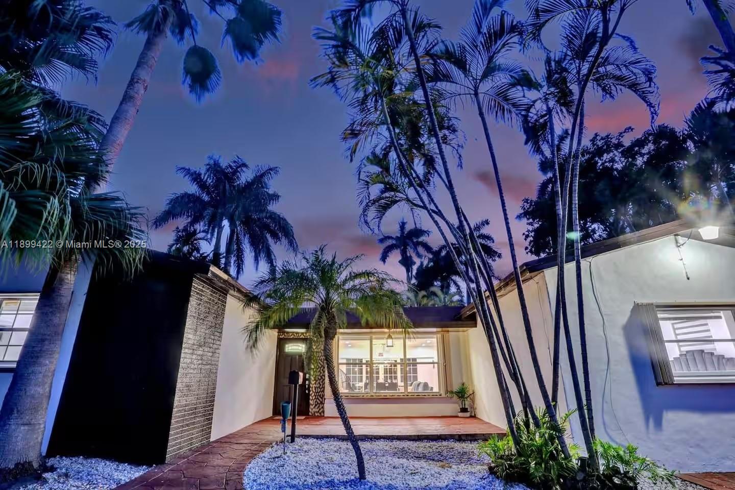 COUNTRY CLUB HOMES - Residential Lease
