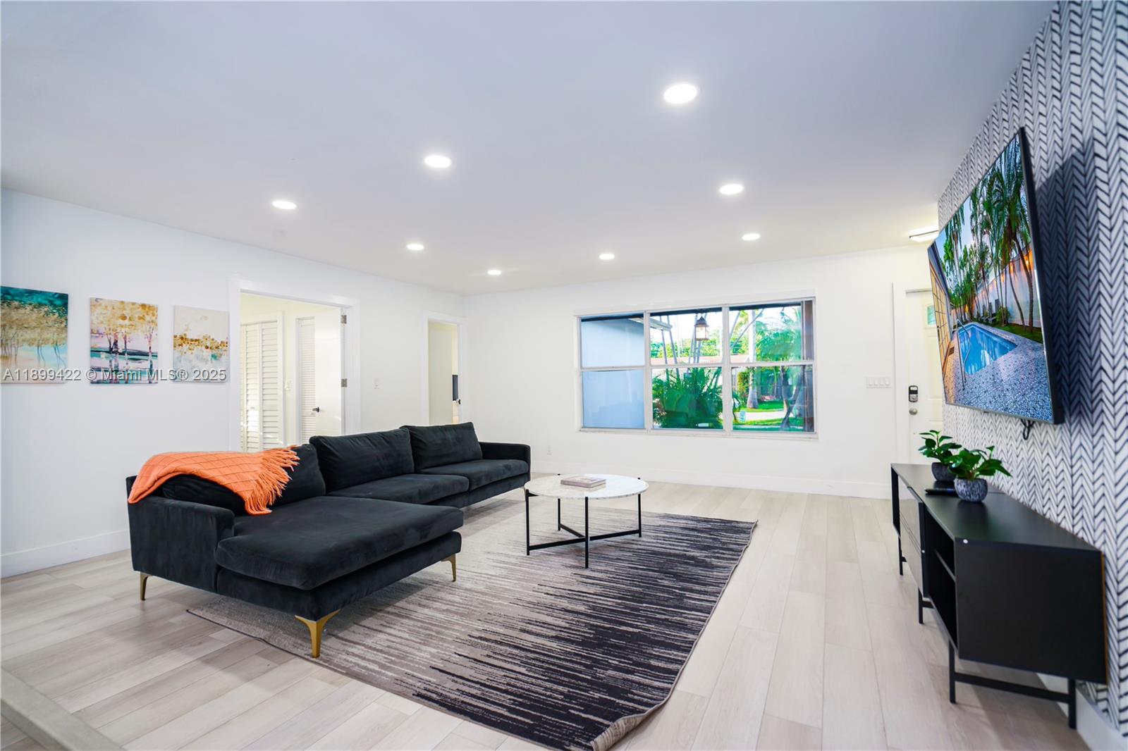 COUNTRY CLUB HOMES - Residential Lease