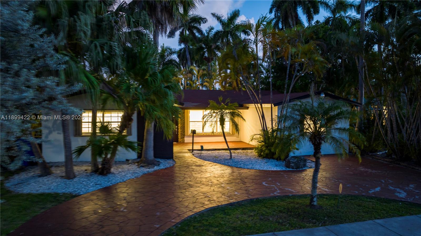 COUNTRY CLUB HOMES - Residential Lease