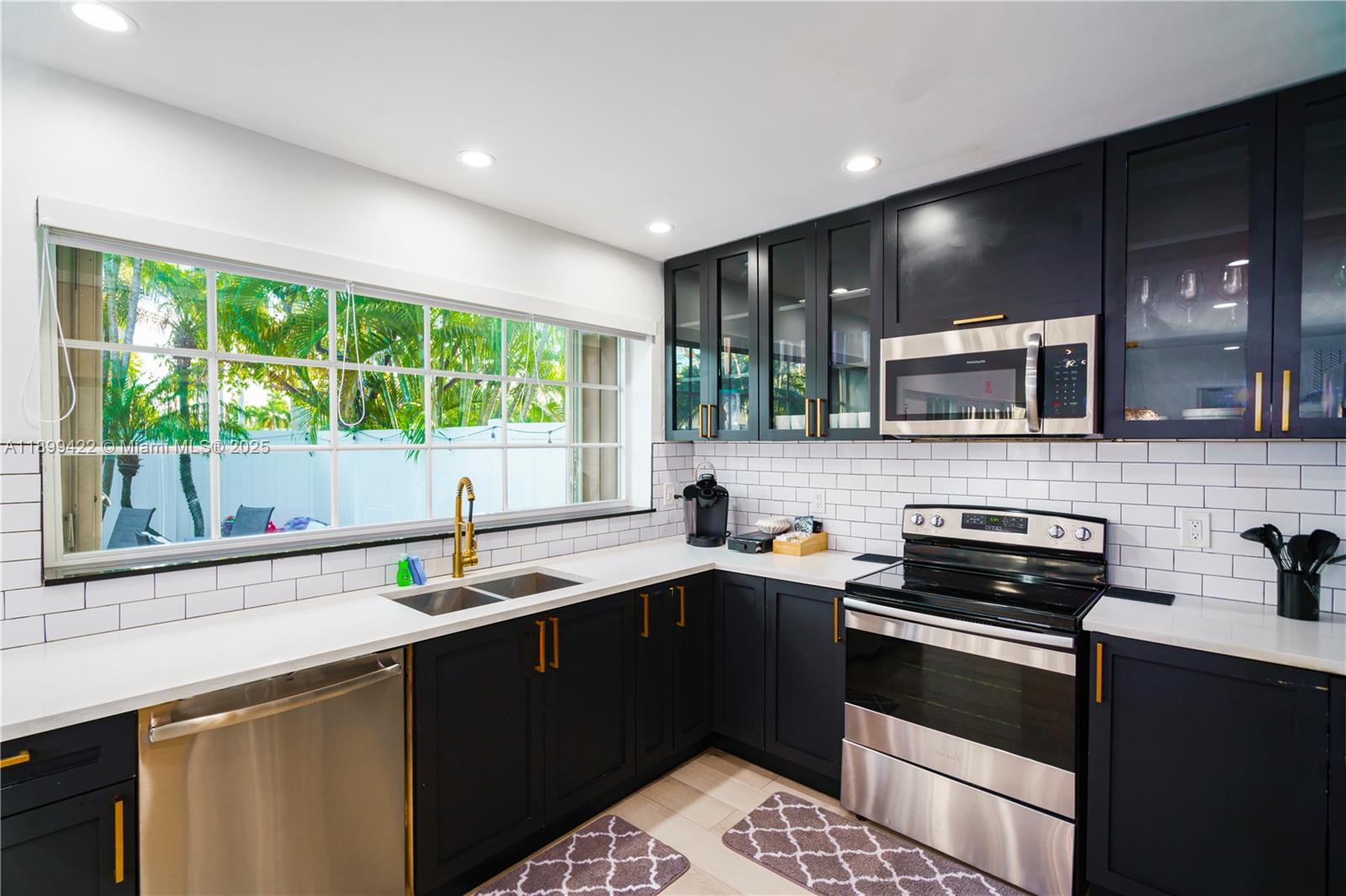 COUNTRY CLUB HOMES - Residential Lease