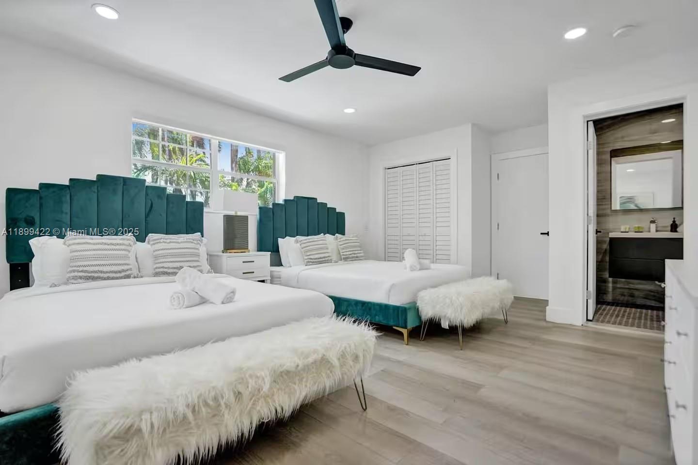 COUNTRY CLUB HOMES - Residential Lease