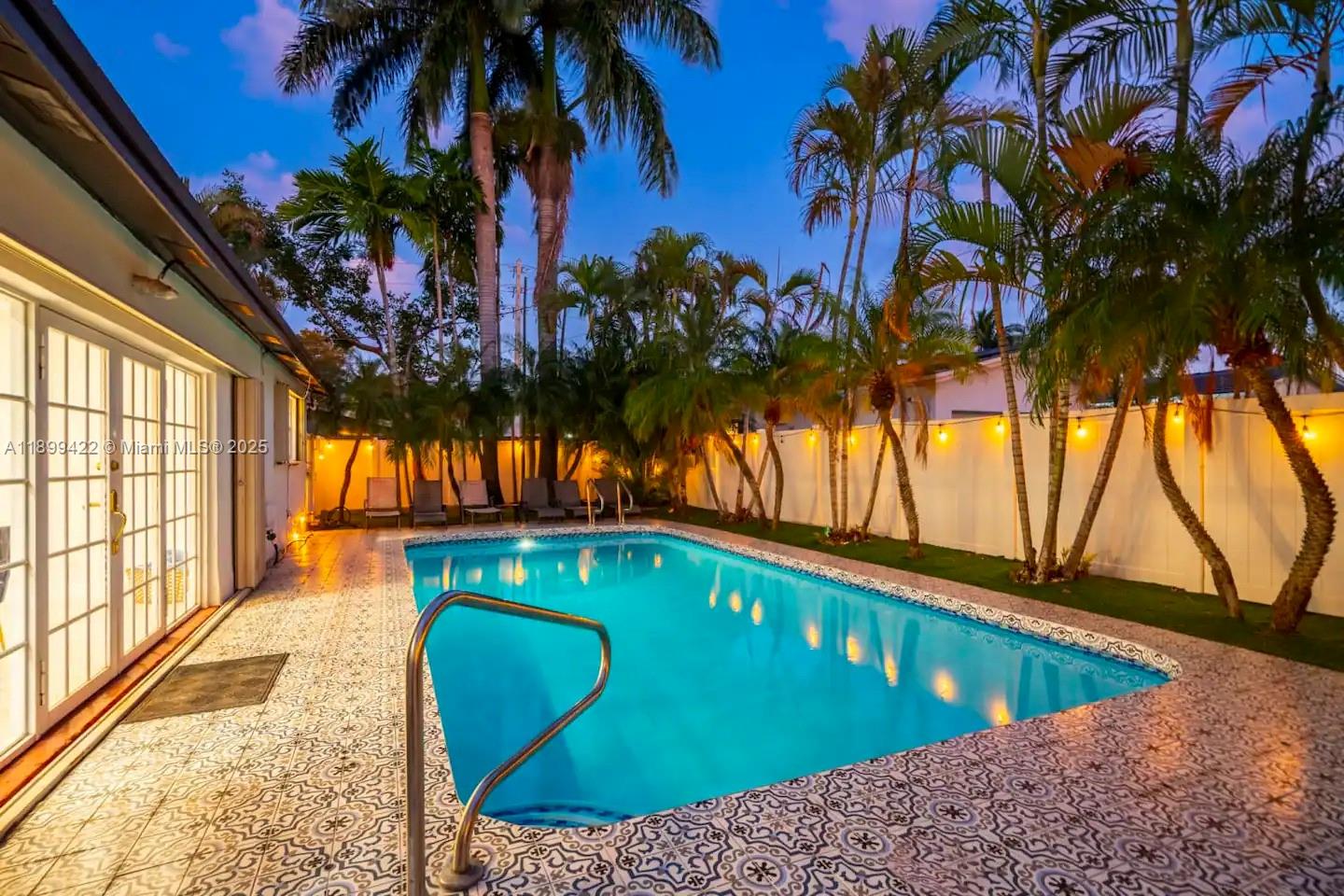 COUNTRY CLUB HOMES - Residential Lease