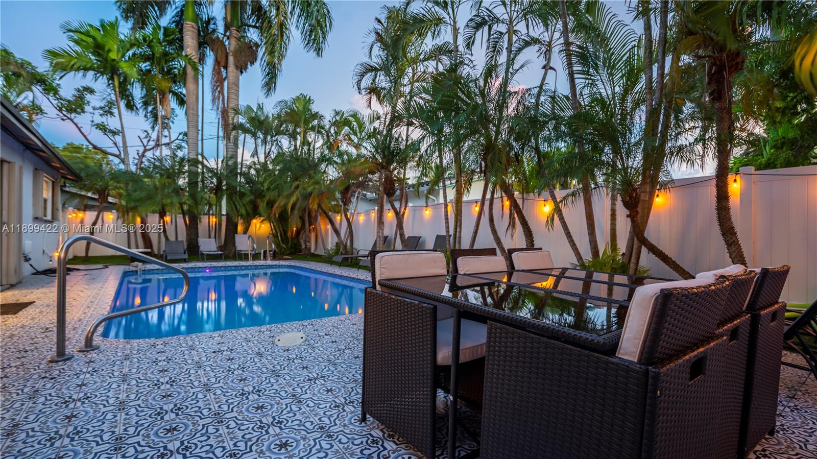 COUNTRY CLUB HOMES - Residential Lease