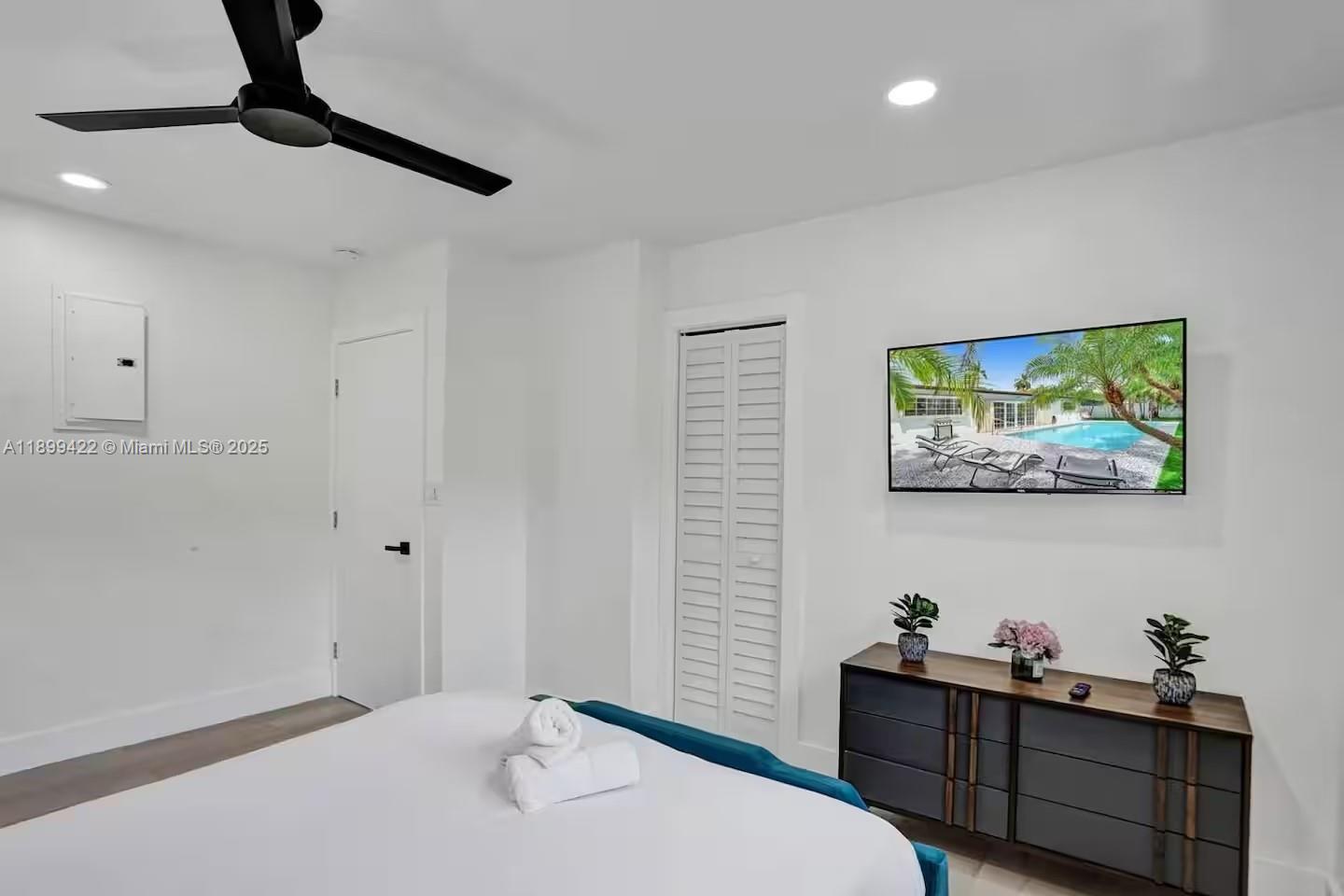 COUNTRY CLUB HOMES - Residential Lease