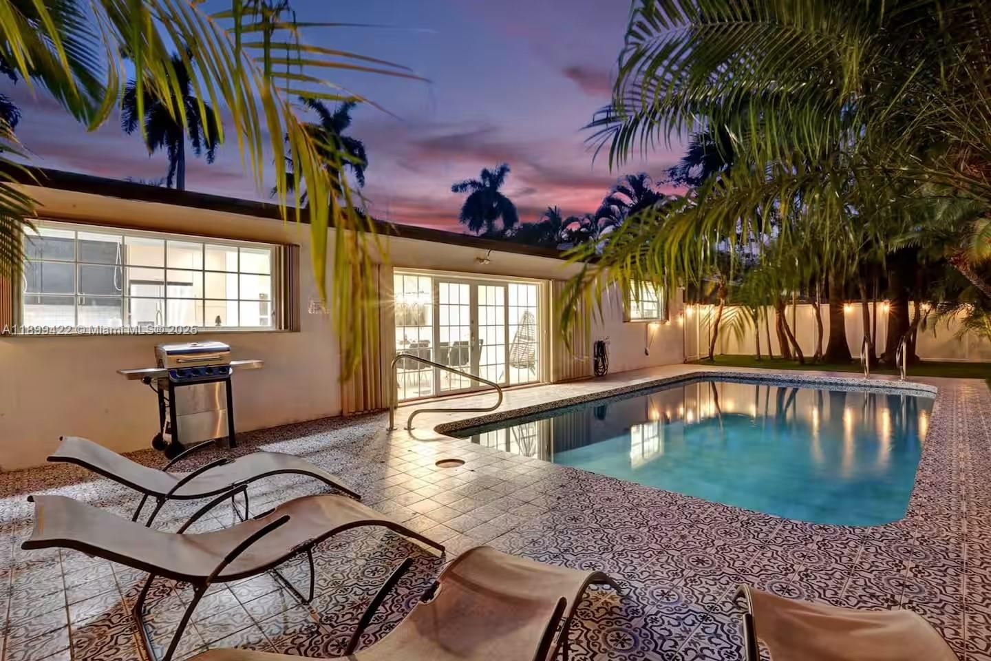 COUNTRY CLUB HOMES - Residential Lease