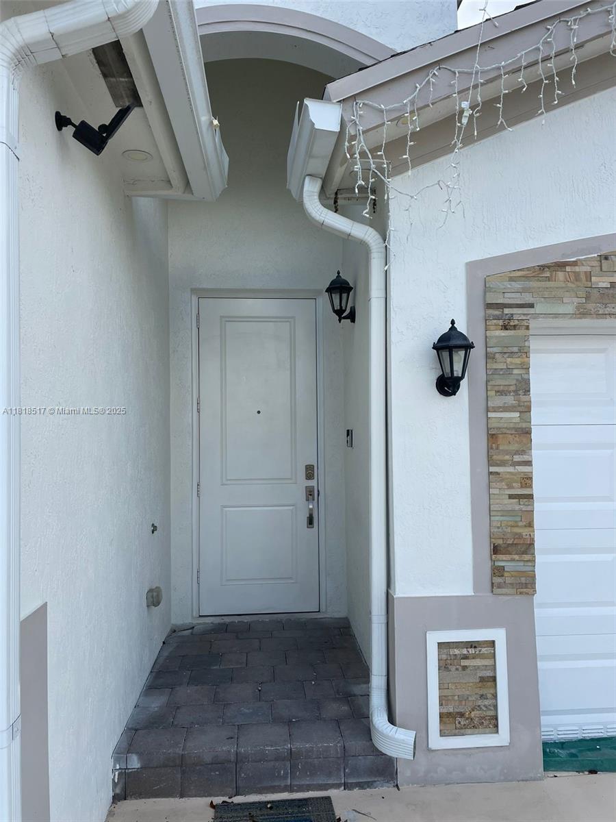 Rental Property at 27583 Sw 133rd Ave 1, Homestead, Miami-Dade County, Florida - Bedrooms: 2 
Bathrooms: 2  - $1,700 MO.