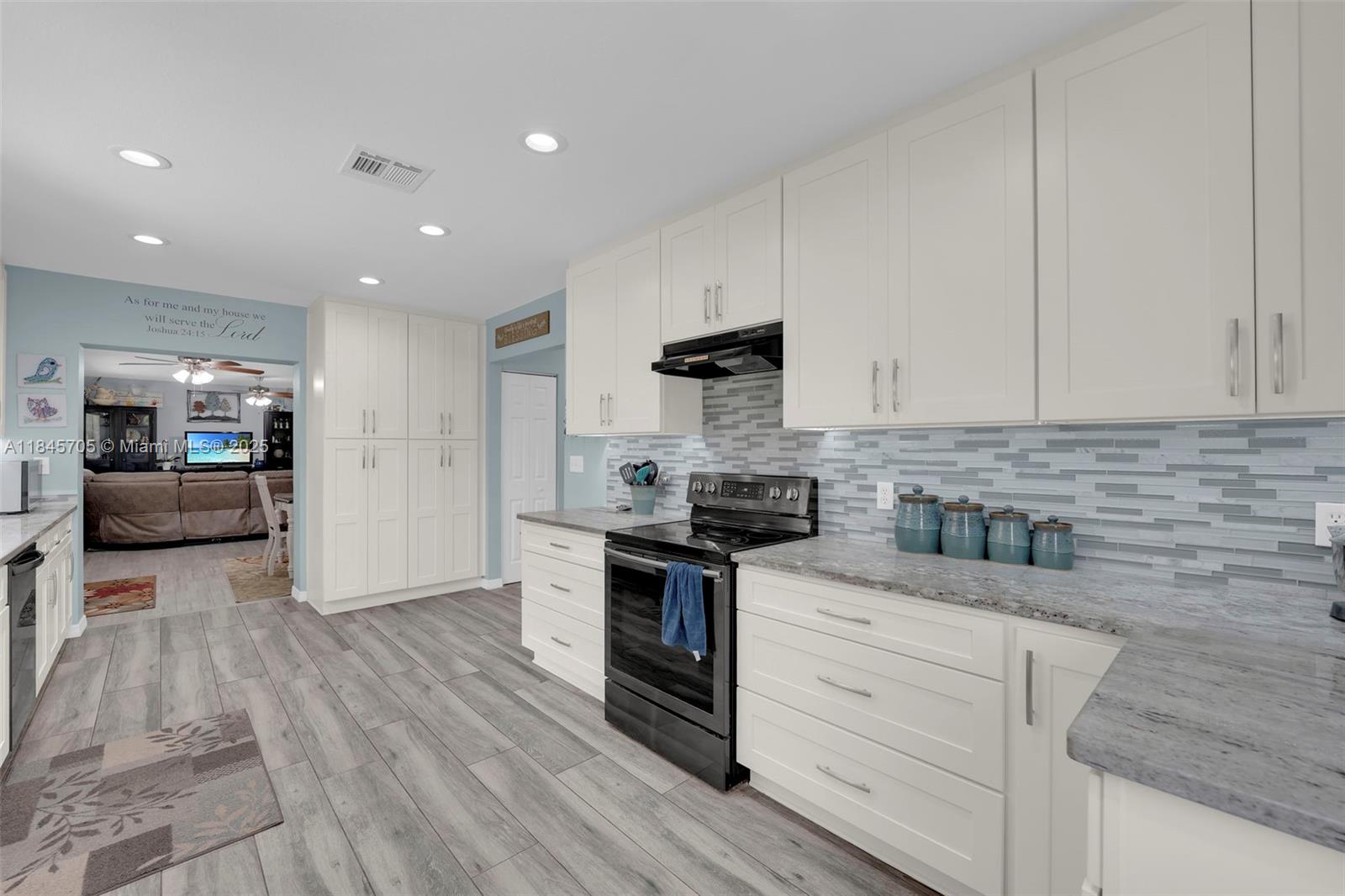 NORTH LABELLE GLADES - Residential