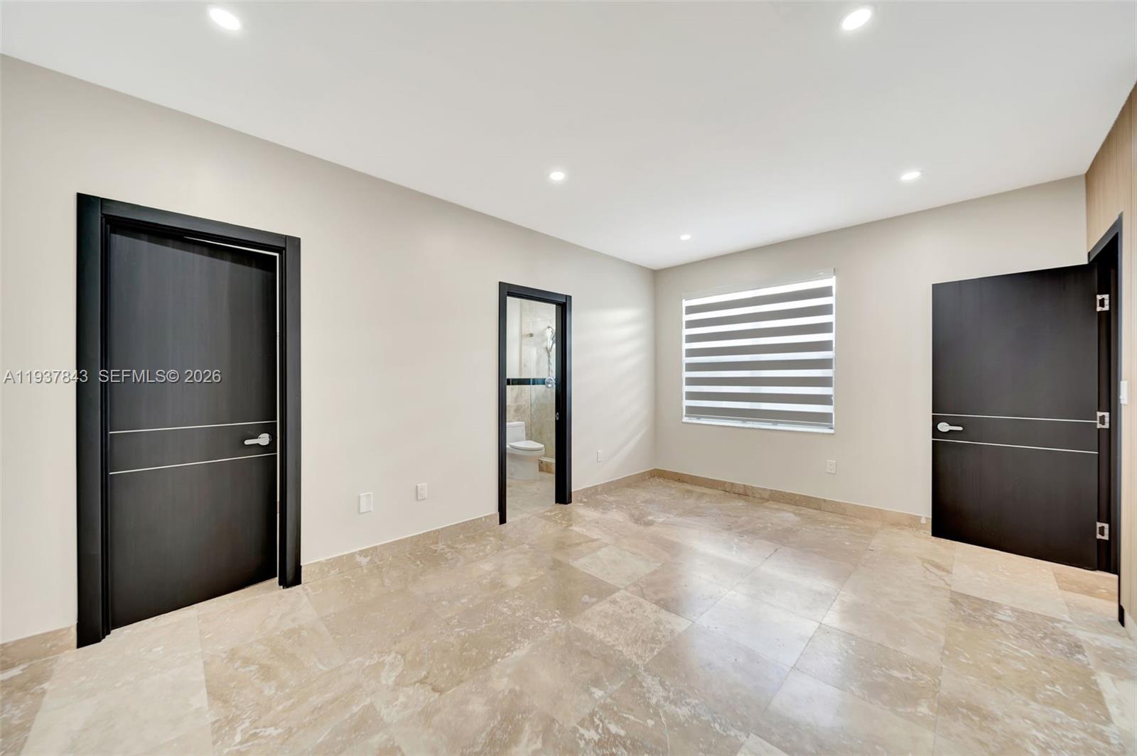 THE ELAINE CONDO - Residential