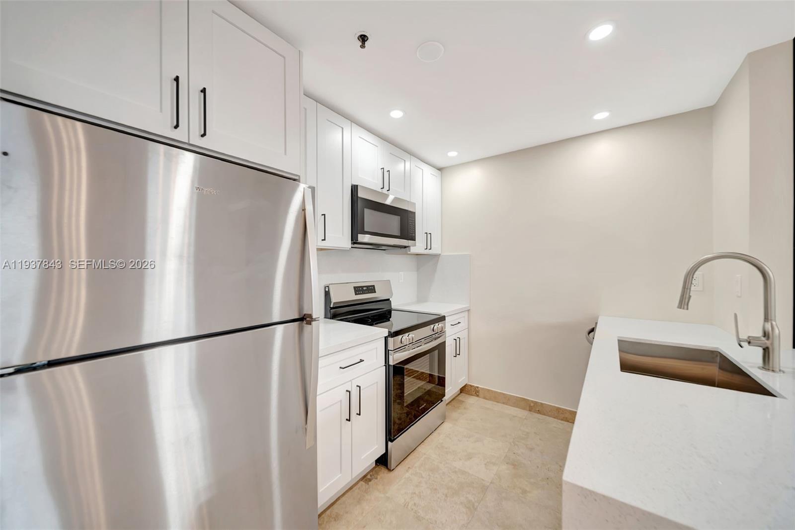 THE ELAINE CONDO - Residential