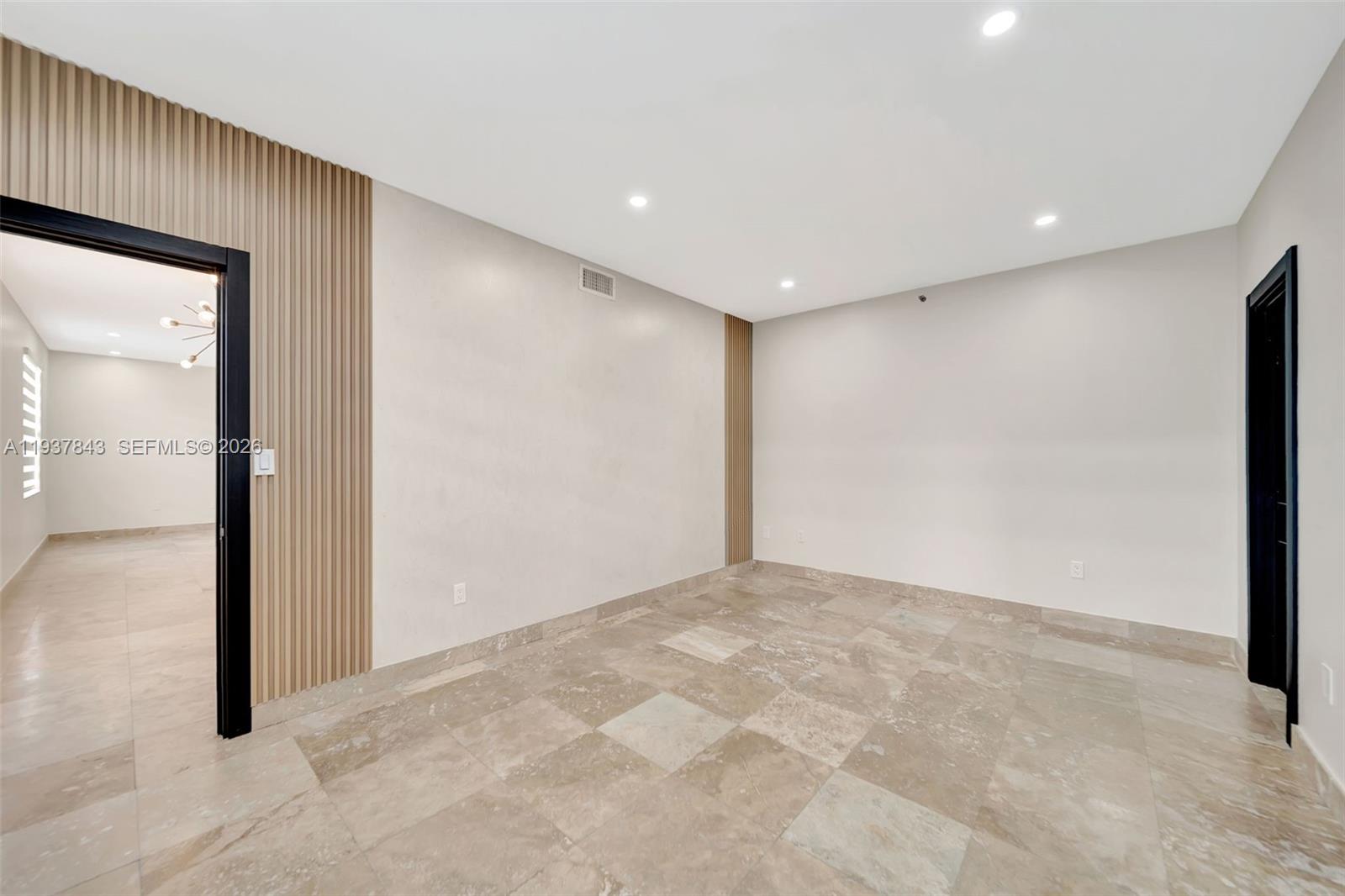 THE ELAINE CONDO - Residential