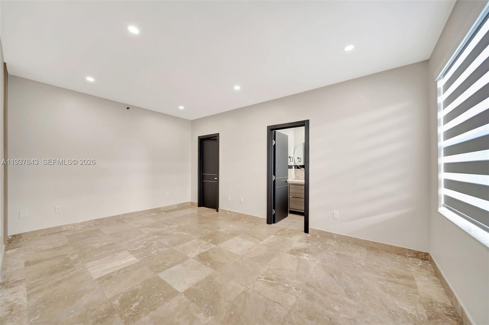 THE ELAINE CONDO - Residential