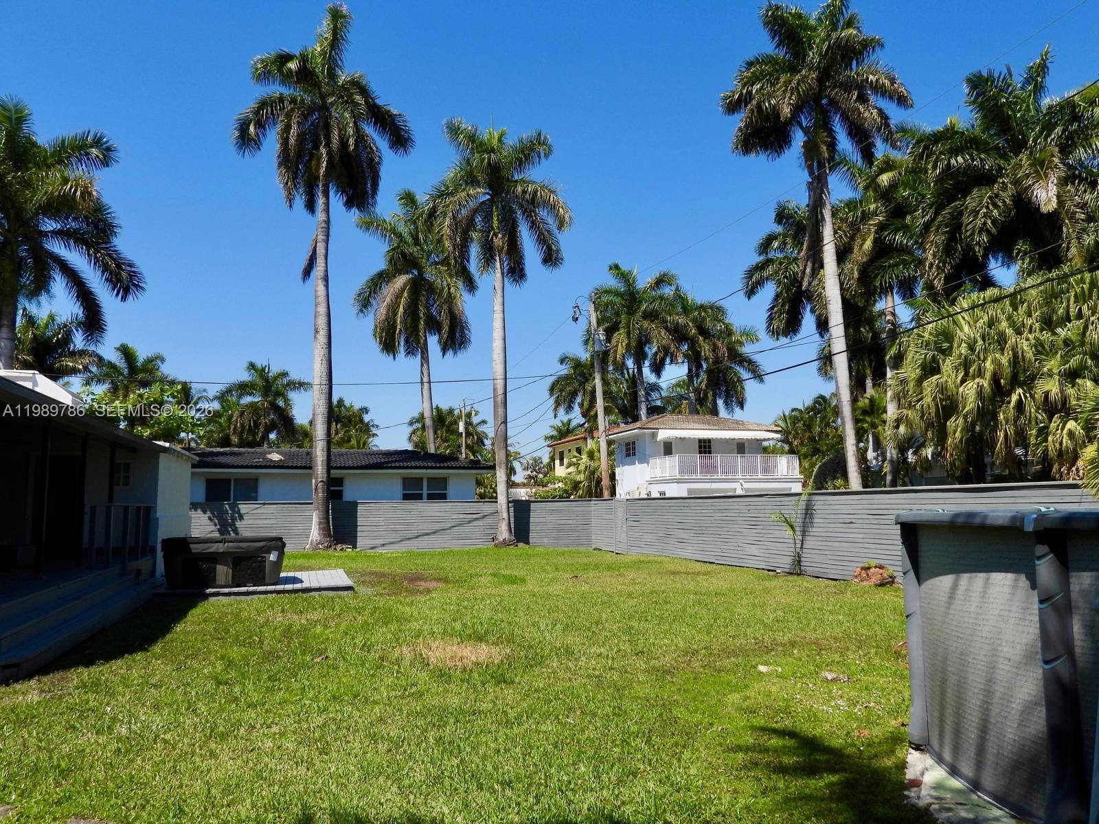 HOLLYWOOD LAKES SECTION - Residential