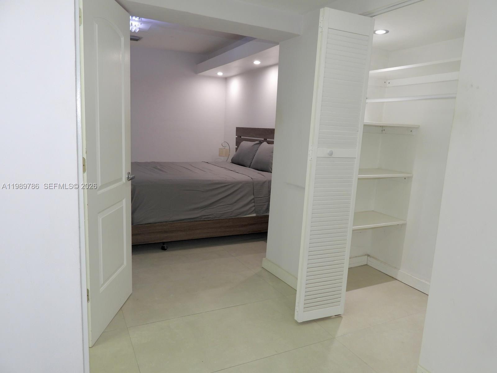 HOLLYWOOD LAKES SECTION - Residential