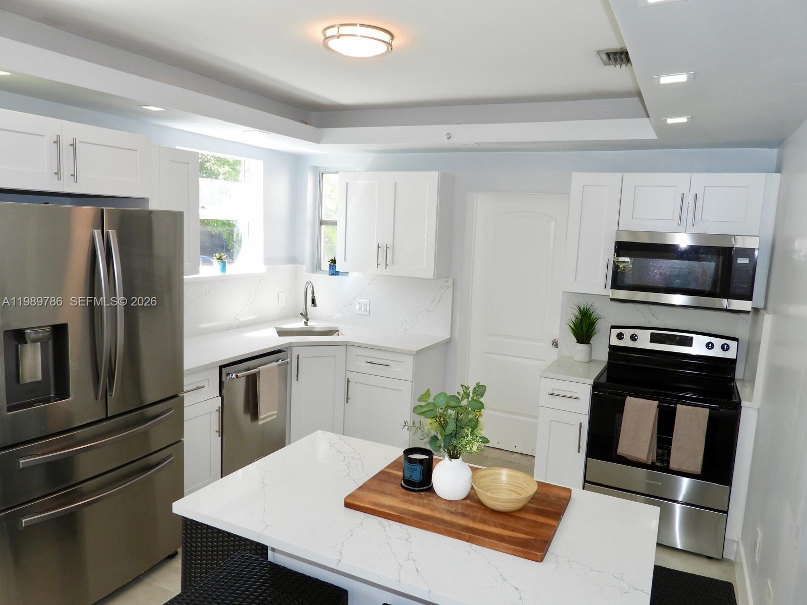 HOLLYWOOD LAKES SECTION - Residential