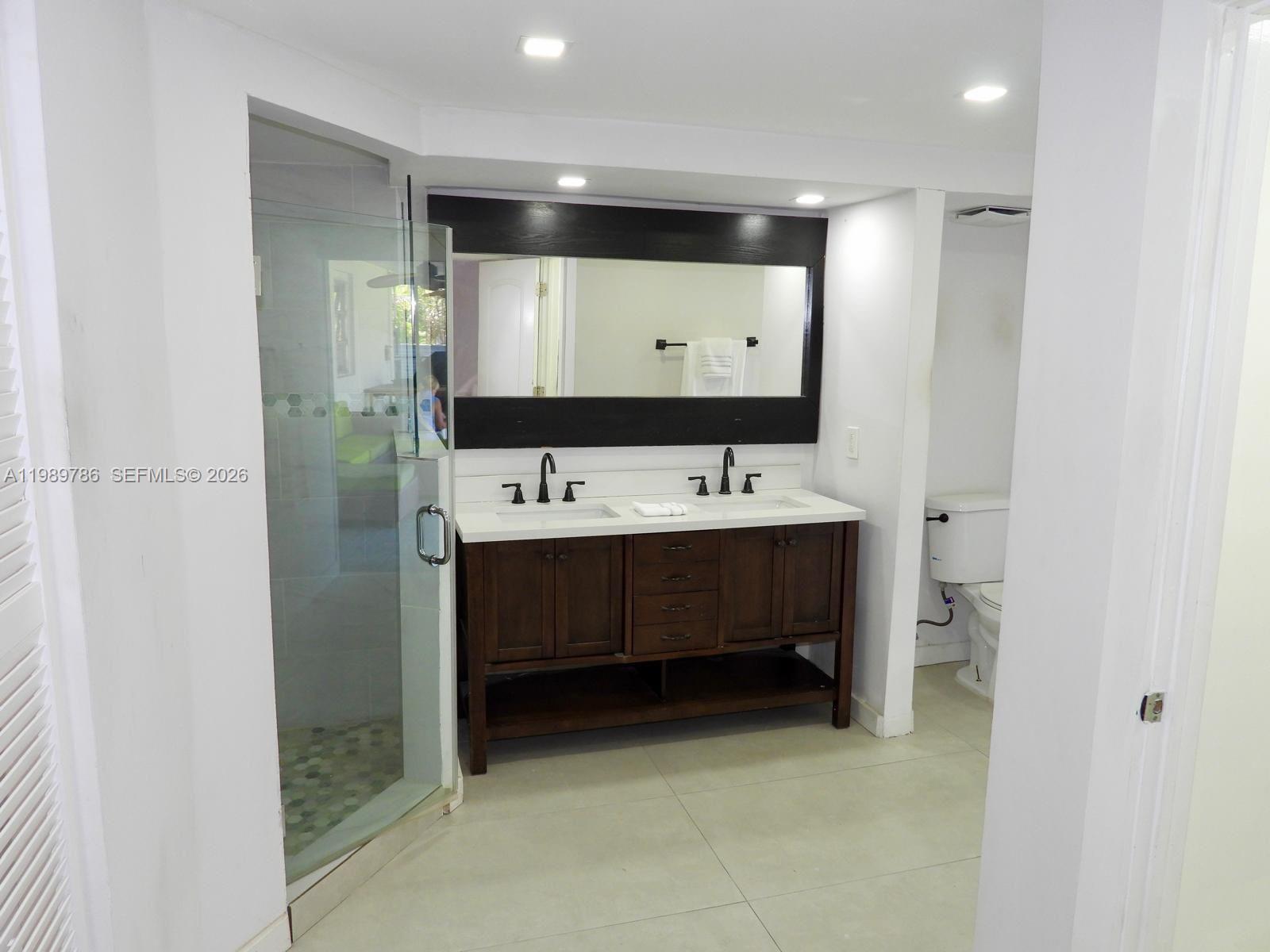 HOLLYWOOD LAKES SECTION - Residential