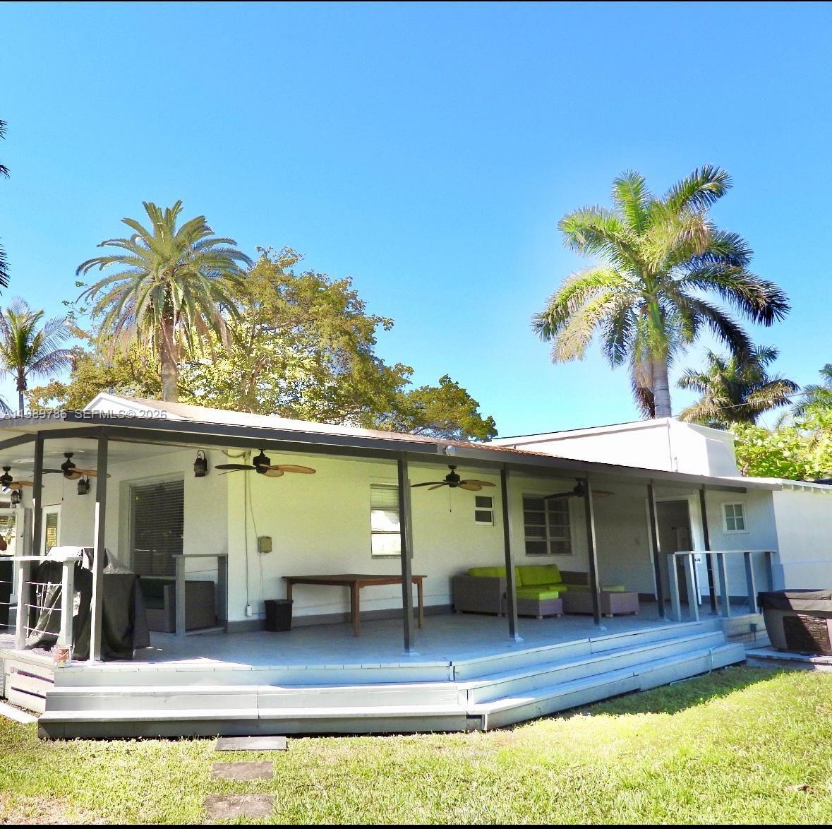 HOLLYWOOD LAKES SECTION - Residential