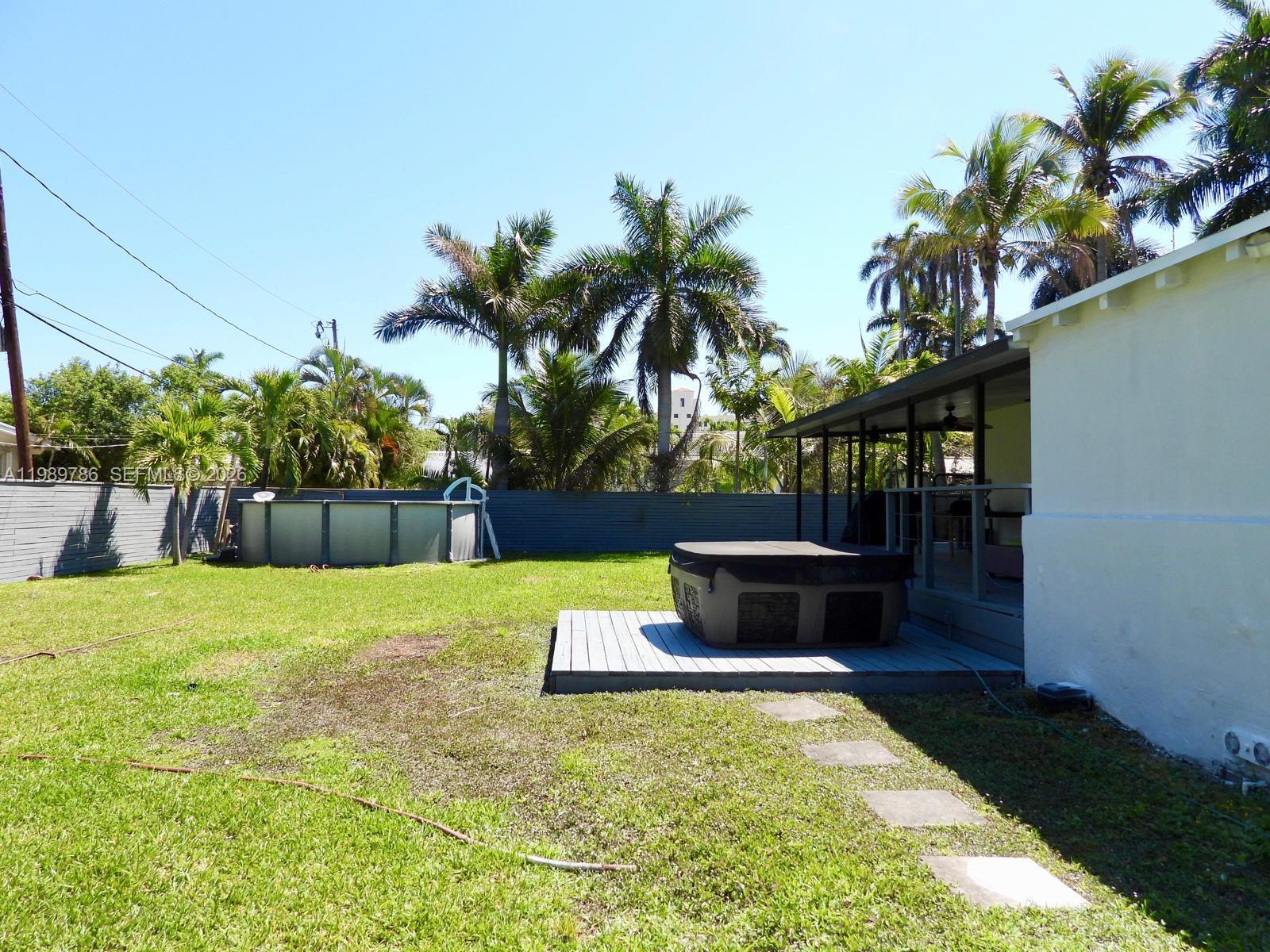 HOLLYWOOD LAKES SECTION - Residential