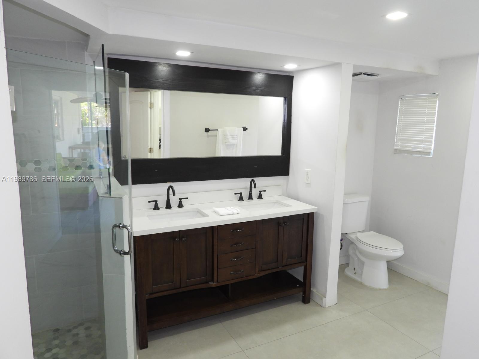 HOLLYWOOD LAKES SECTION - Residential