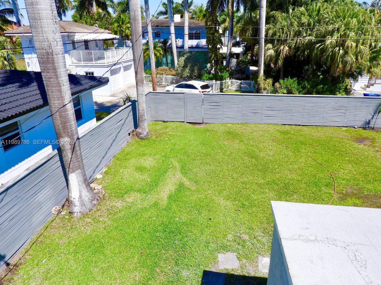 HOLLYWOOD LAKES SECTION - Residential