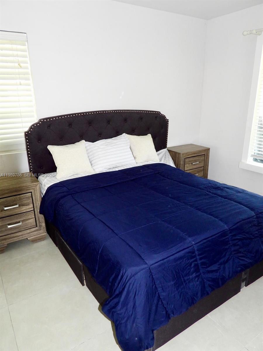 HOLLYWOOD LAKES SECTION - Residential