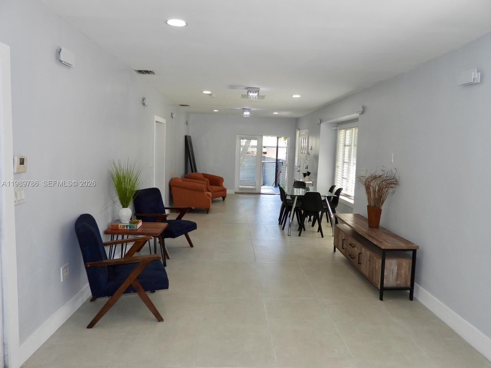 HOLLYWOOD LAKES SECTION - Residential