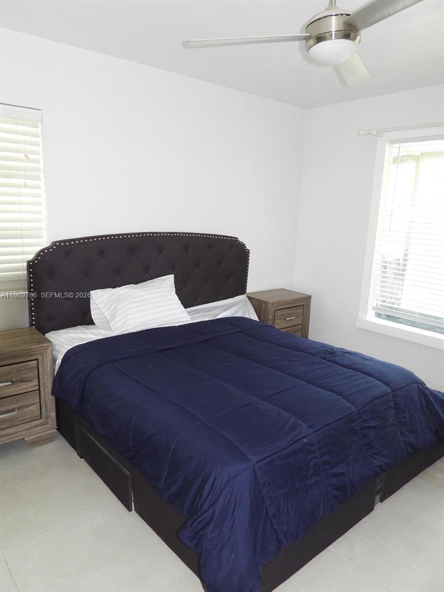 HOLLYWOOD LAKES SECTION - Residential
