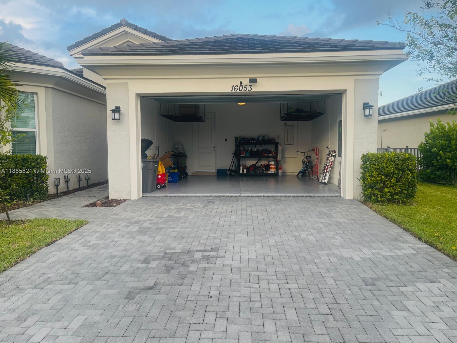 HAMMOCKS OF WESTLAKE PHAS - Residential