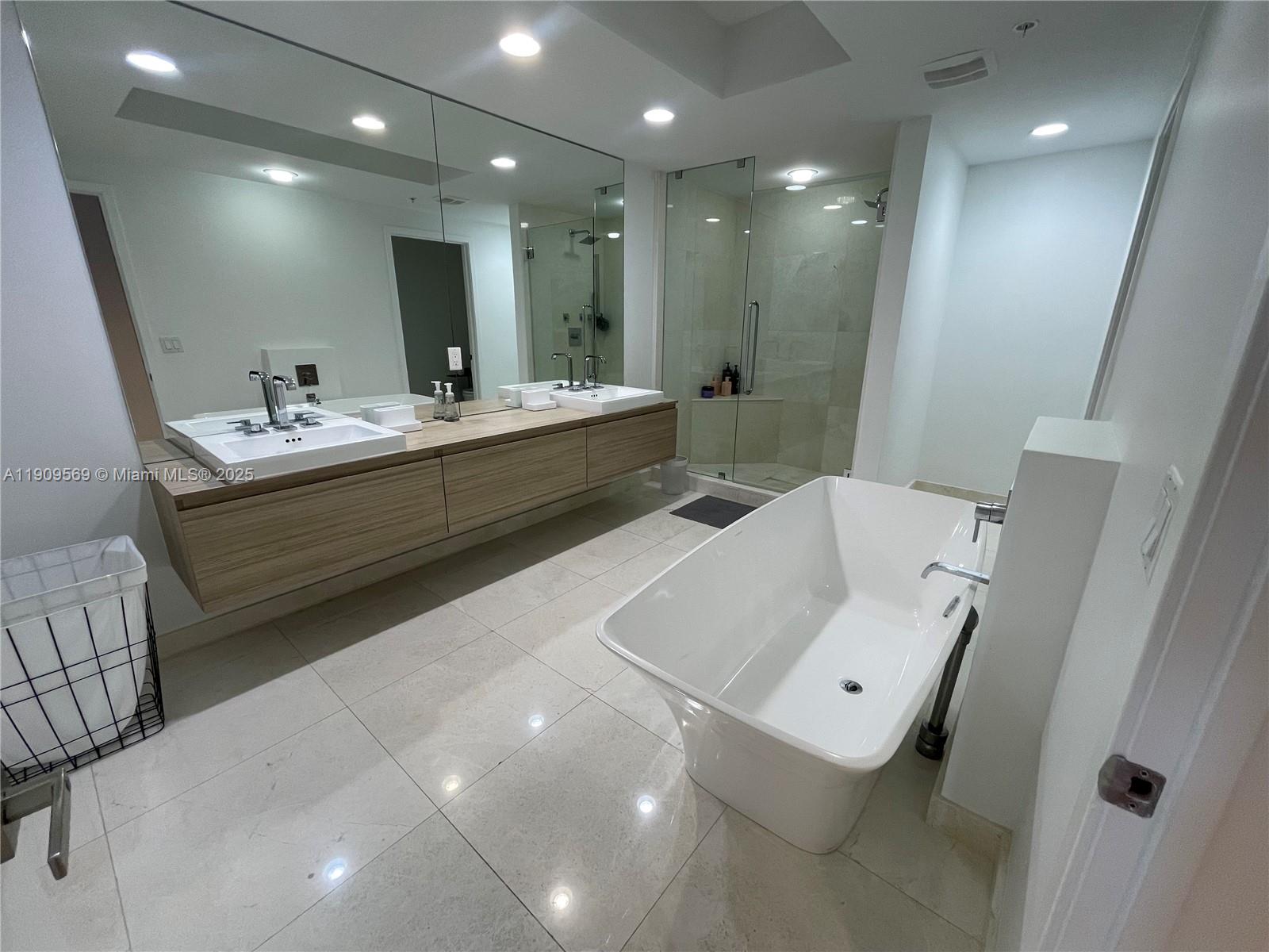 MARINA PALMS RESIDENCES N - Residential Lease