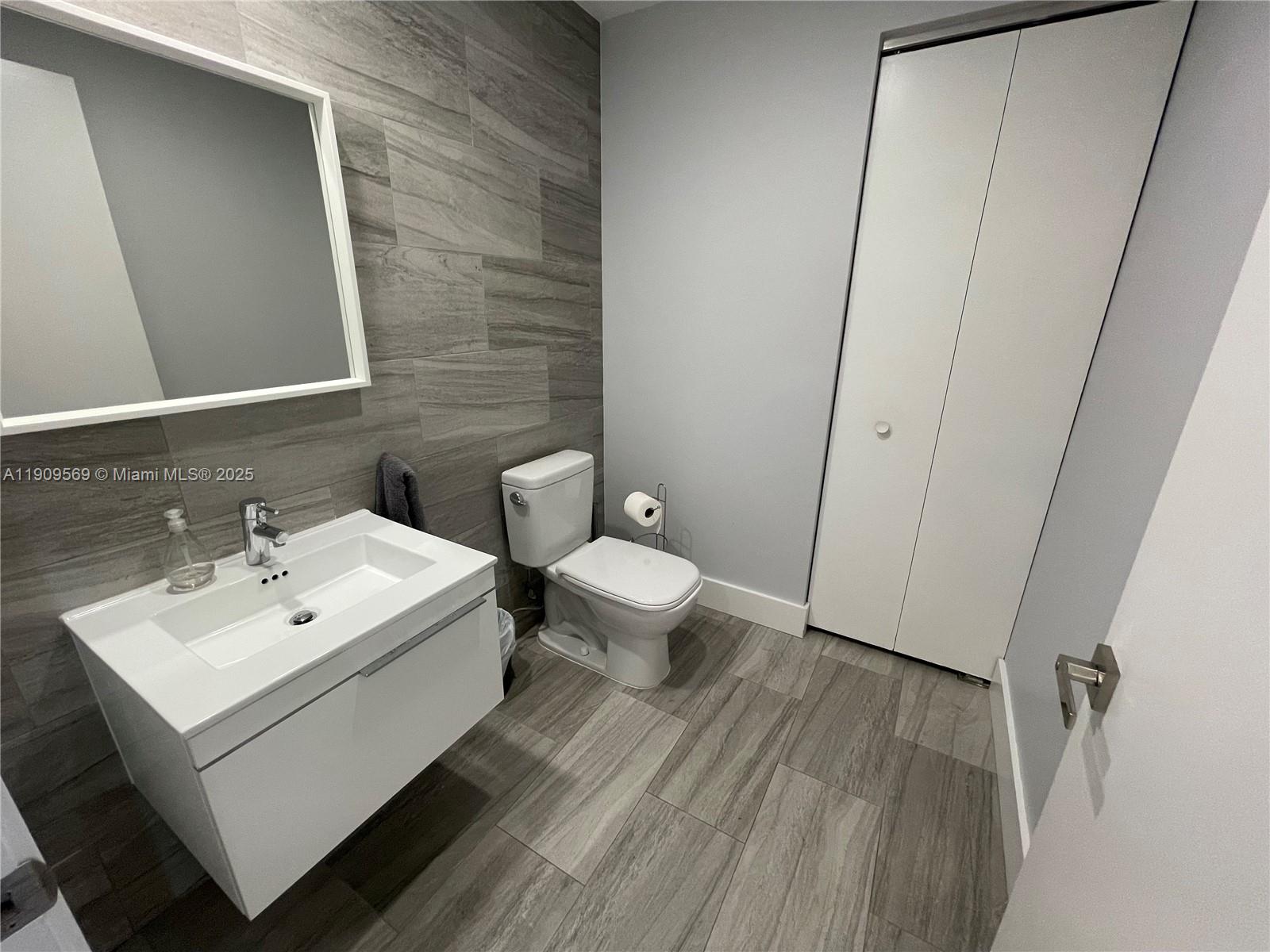 MARINA PALMS RESIDENCES N - Residential Lease