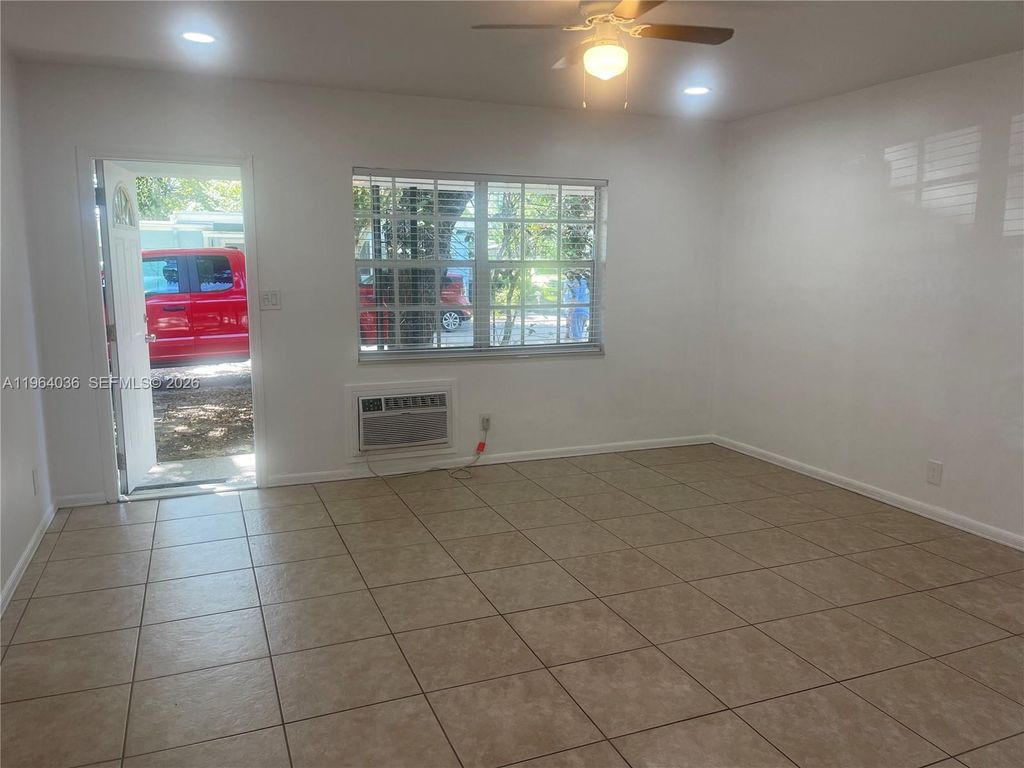 Photo of 1717 NE 12th St #5, Fort Lauderdale, FL 33304 (MLS # A11964036)